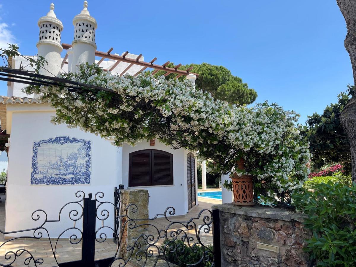 4 Bedroom Detached Private With Swimming Pool And Mature Garden Villa *